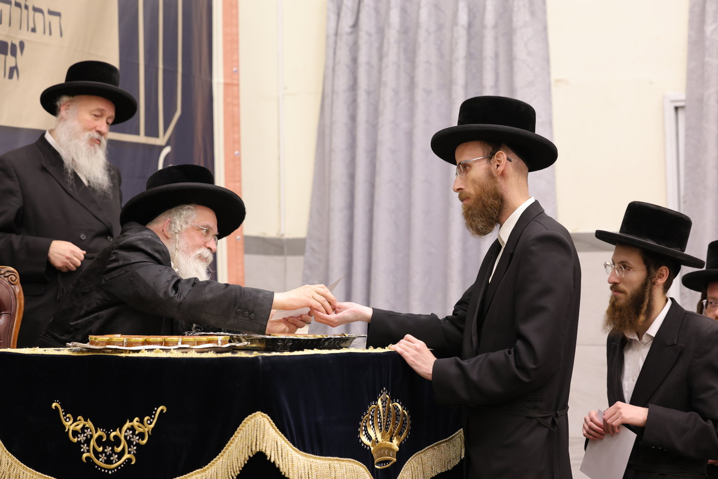 הכינוס בחצה"ק נדבורנה ירושלים