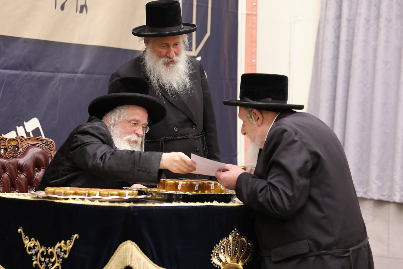 הכינוס בחצה"ק נדבורנה ירושלים