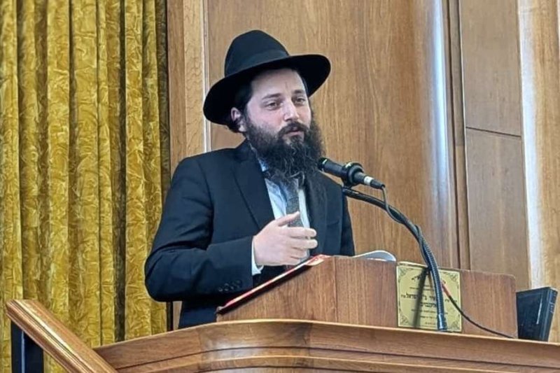 רבי יוסף חיים שניאור קוטלר במסירת השיעור הראשון