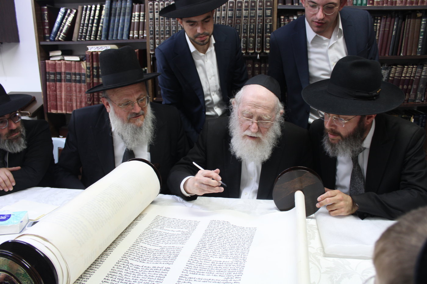 הכנסת ס"ת לישיבת בית אשר