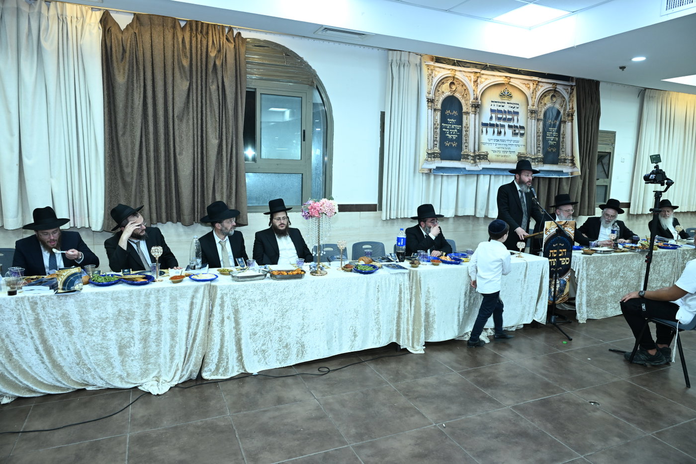 הכנסת ס"ת לישיבת בית אשר