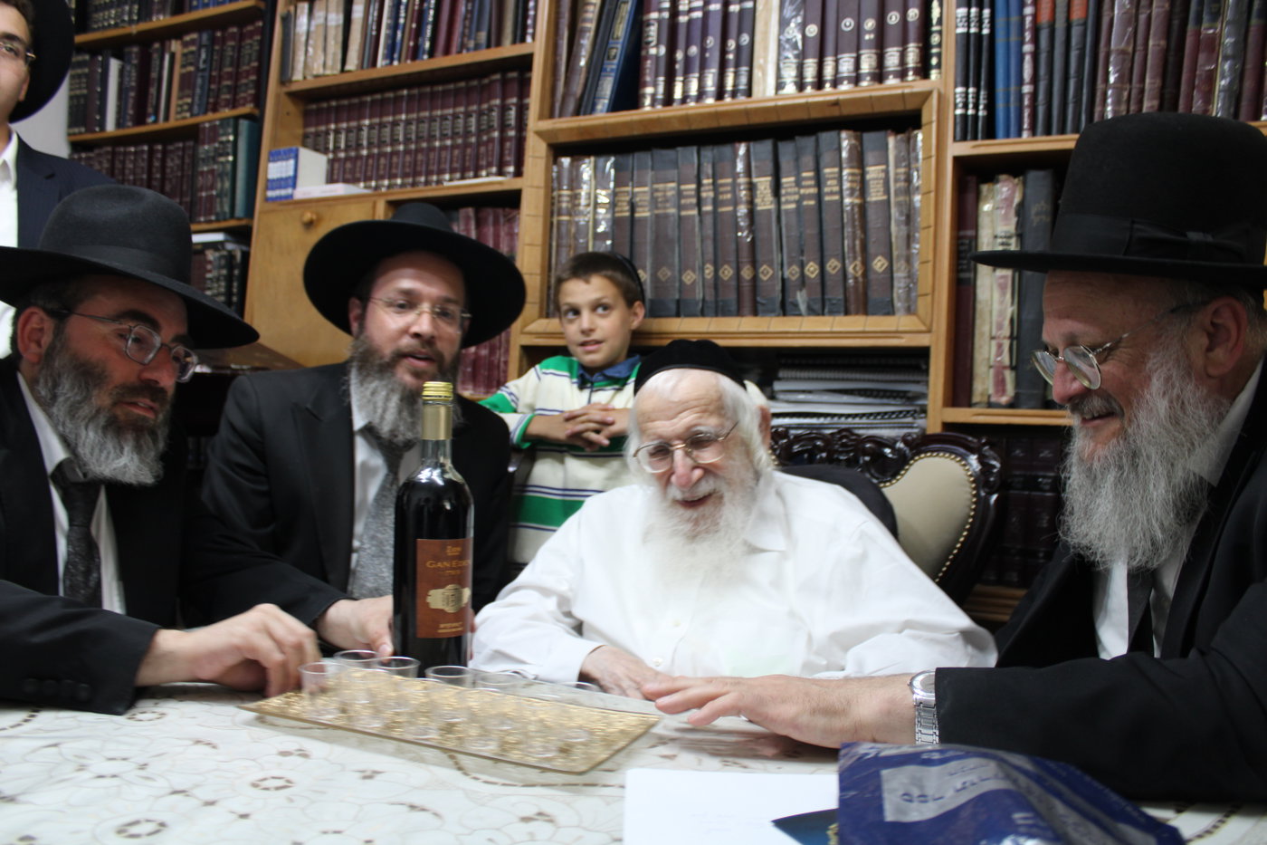 הכנסת ס"ת לישיבת בית אשר