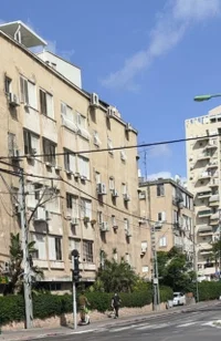 נדרש שיפוץ בחזית הבנין | המחשה