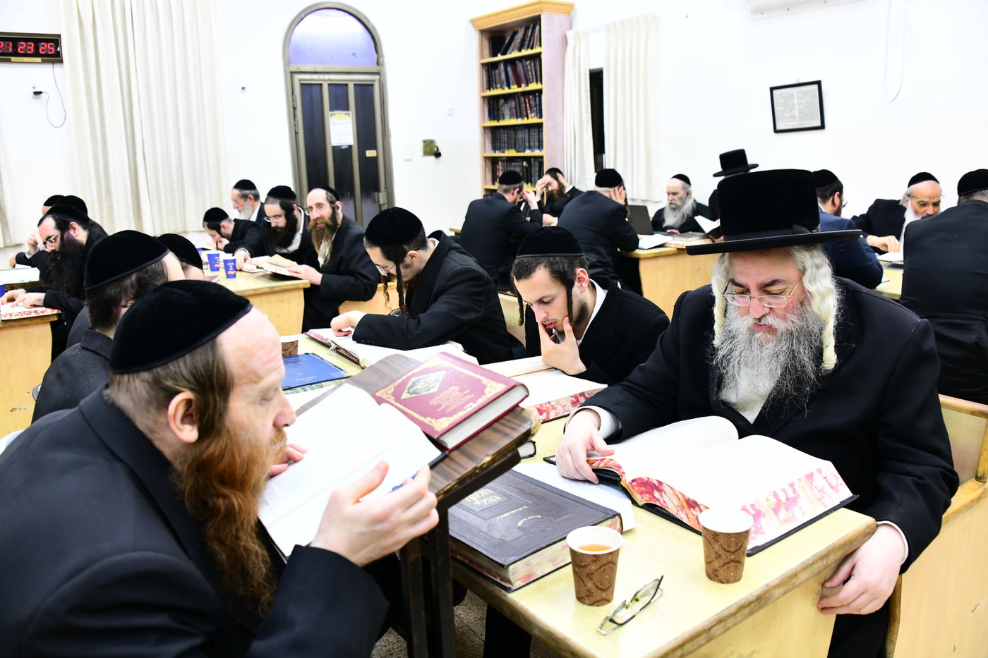 פתיחת הזמן בצאנז ז'ימגראד