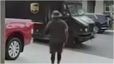 פגע וברח: תגובתו המשעשעת של איש משלוחים לשלט על הדלת הפכה ויראלית
