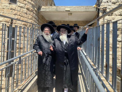 האדמו"ר מצאנז קלויזנבורג בביקור אצל גיסו גאב"ד צאנז ירושלים