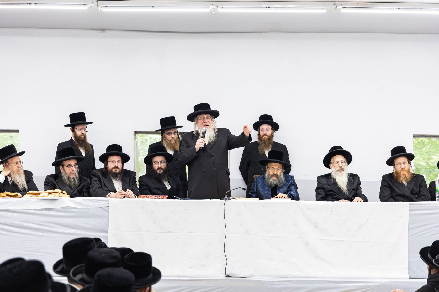 האדמו"ר מבאבוב 45 בביקורים במחנות הקיץ