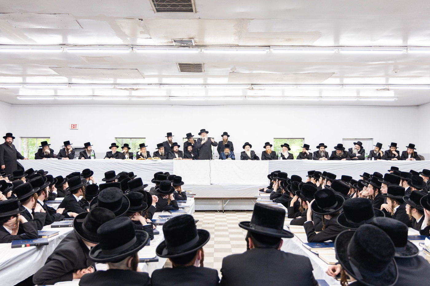 האדמו"ר מבאבוב 45 בביקורים במחנות הקיץ