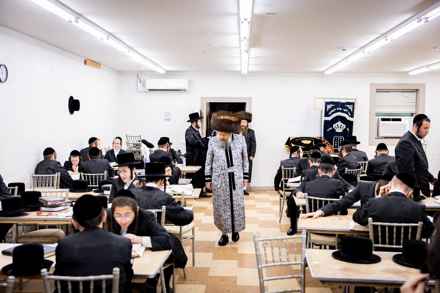 האדמו"ר מבאבוב 45 בביקורים במחנות הקיץ