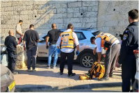 ירי חריג לעבר רכב בבית שמש: נהג ניסה לדרוס בלשים, פונה במצב קשה