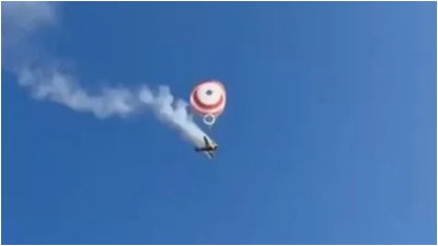 ראיתם פעם מטוס נוחת עם מצנח? כך זה נראה בעין המצלמה - וכך זה הסתיים