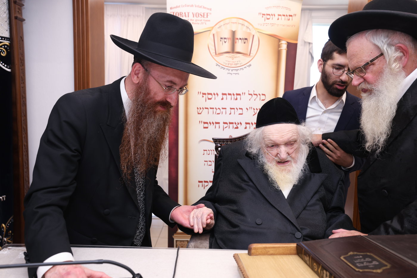 אברכי תורת יוסף בבתי גדולי ישראל
