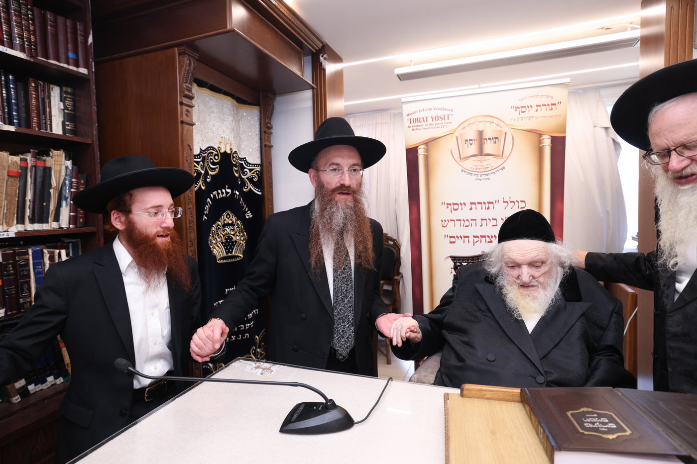 אברכי תורת יוסף בבתי גדולי ישראל