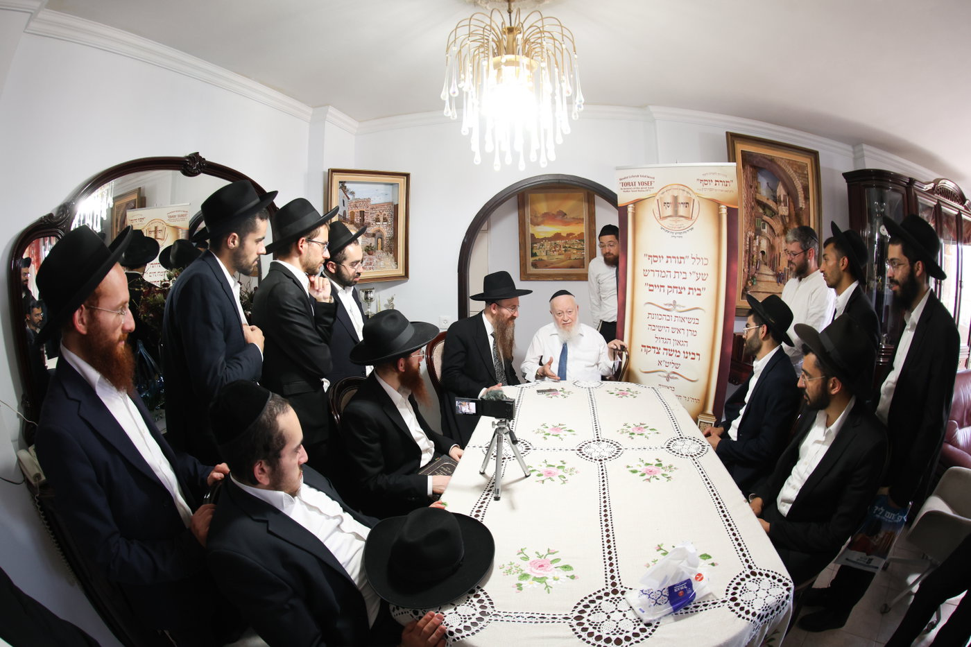 אברכי תורת יוסף בבתי גדולי ישראל