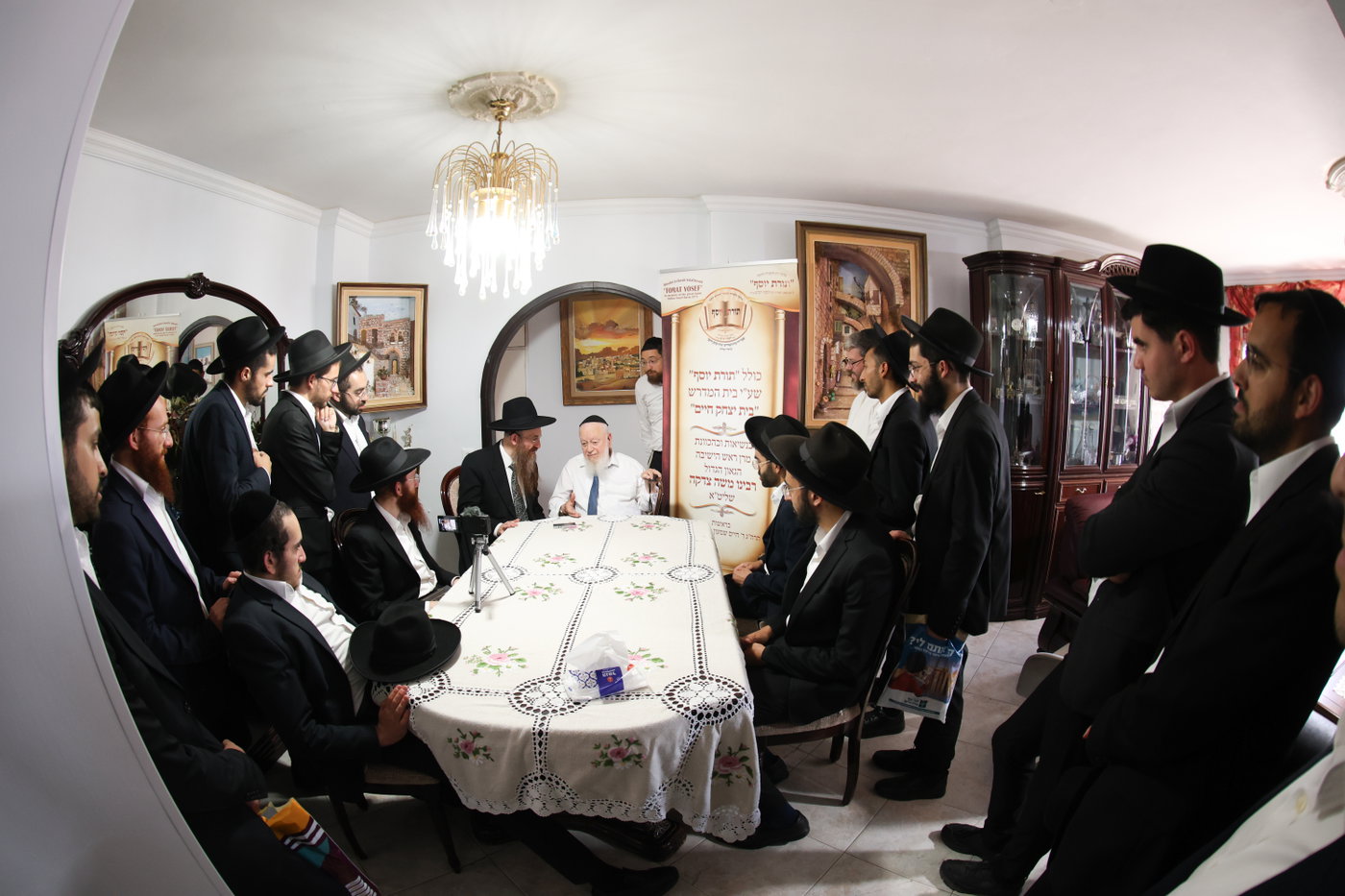 אברכי תורת יוסף בבתי גדולי ישראל