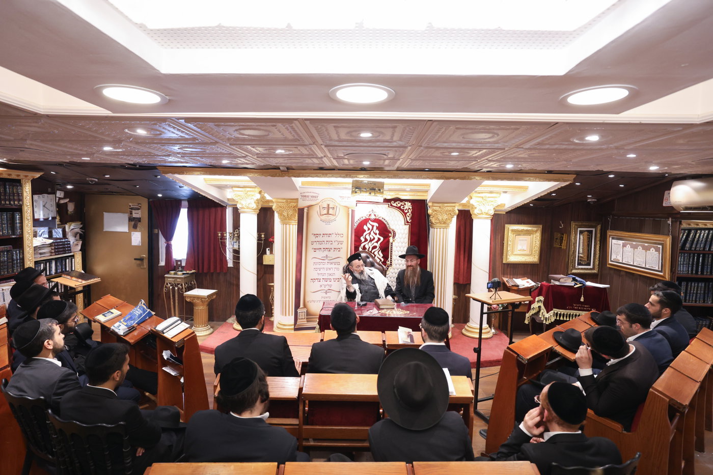אברכי תורת יוסף בבתי גדולי ישראל