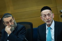 5 מקומות מתוך 8 - והקדמת אורי מקלב לפני מאיר פרוש: הדרישות של 'דגל' במגעים עם 'אגודת ישראל'