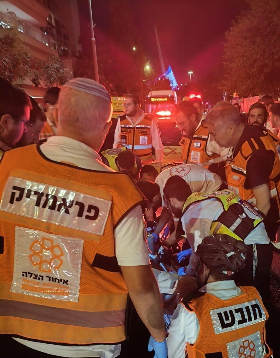 התנגש בפח זבל: חרדי נפצע אנוש ועבר החייאה בתאונת קורקינט חריגה