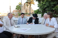 כותב השורות בעריכת הכתובה עם החתן זיו בנו של אלה ביאר האהוב, מנהל אגף אתו"ס