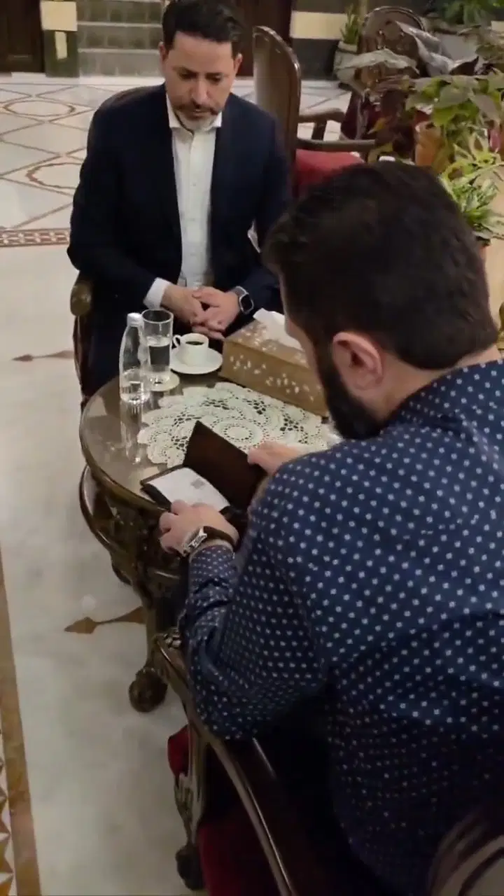 הכרטיס עבר: נשיא סוריה בדק את החשבון, שלף את האשראי - ושילם על החבר