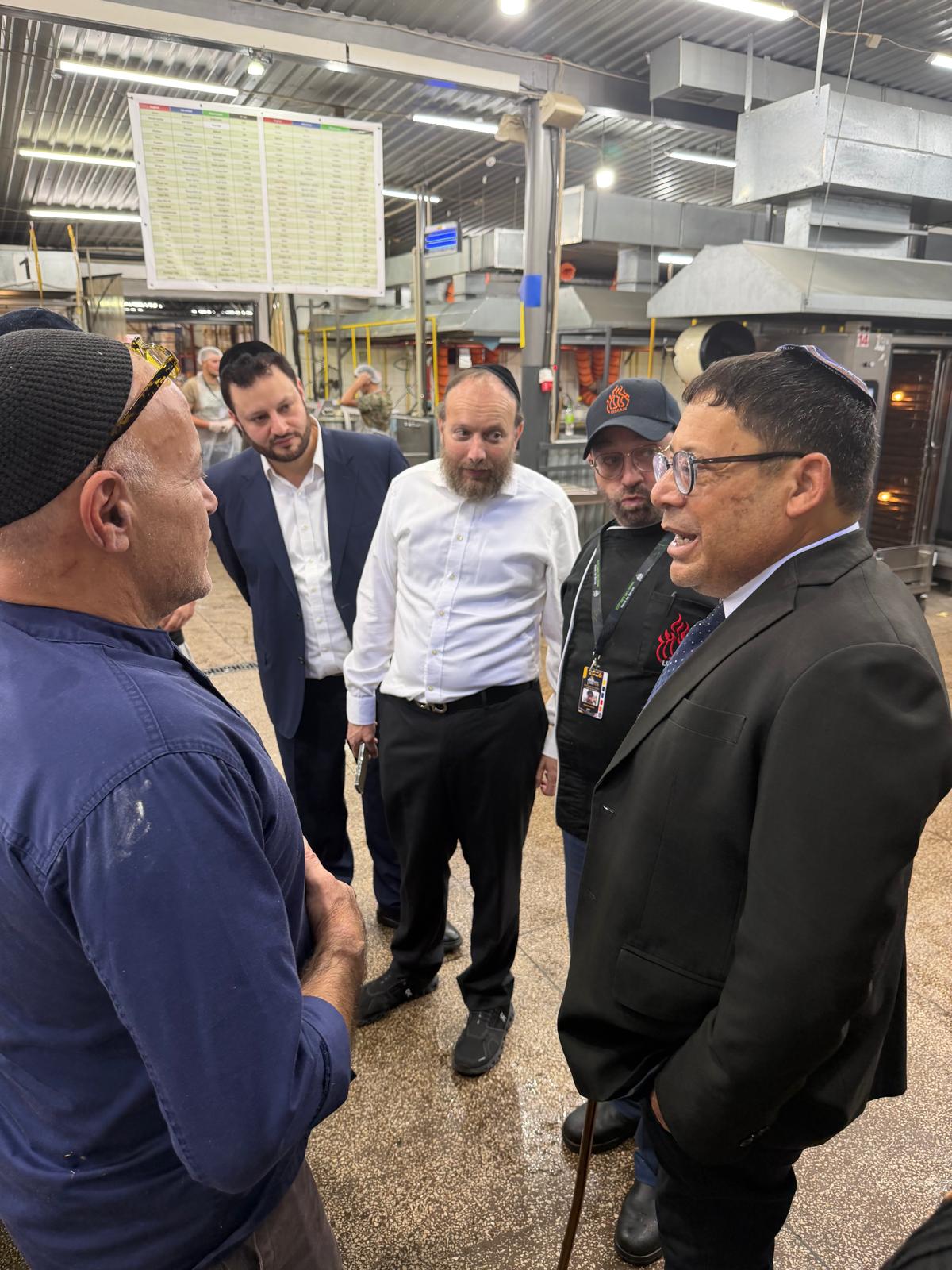 כך ייערכו לעשרות אלפים: השגריר הגיע לאומן – וזה מה שחיכה לו שם