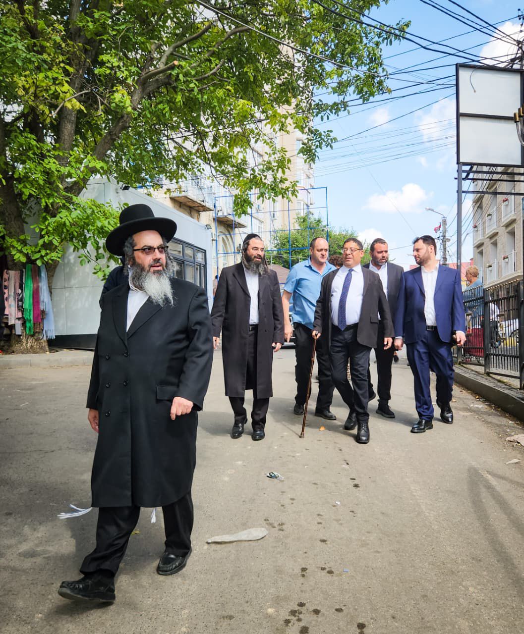 כך ייערכו לעשרות אלפים: השגריר הגיע לאומן – וזה מה שחיכה לו שם