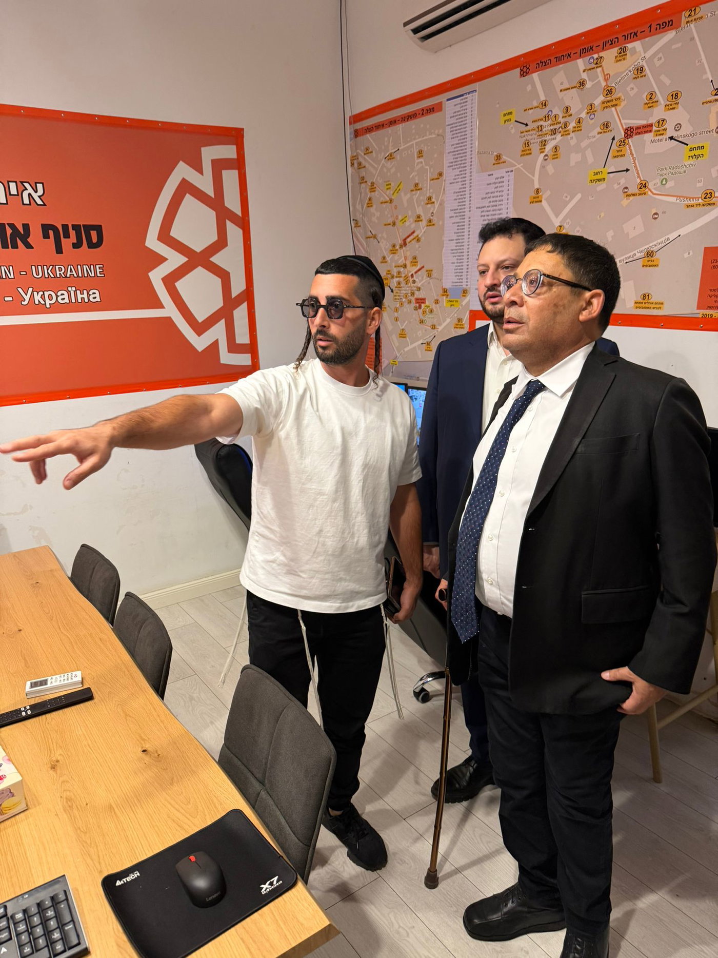 כך ייערכו לעשרות אלפים: השגריר הגיע לאומן – וזה מה שחיכה לו שם