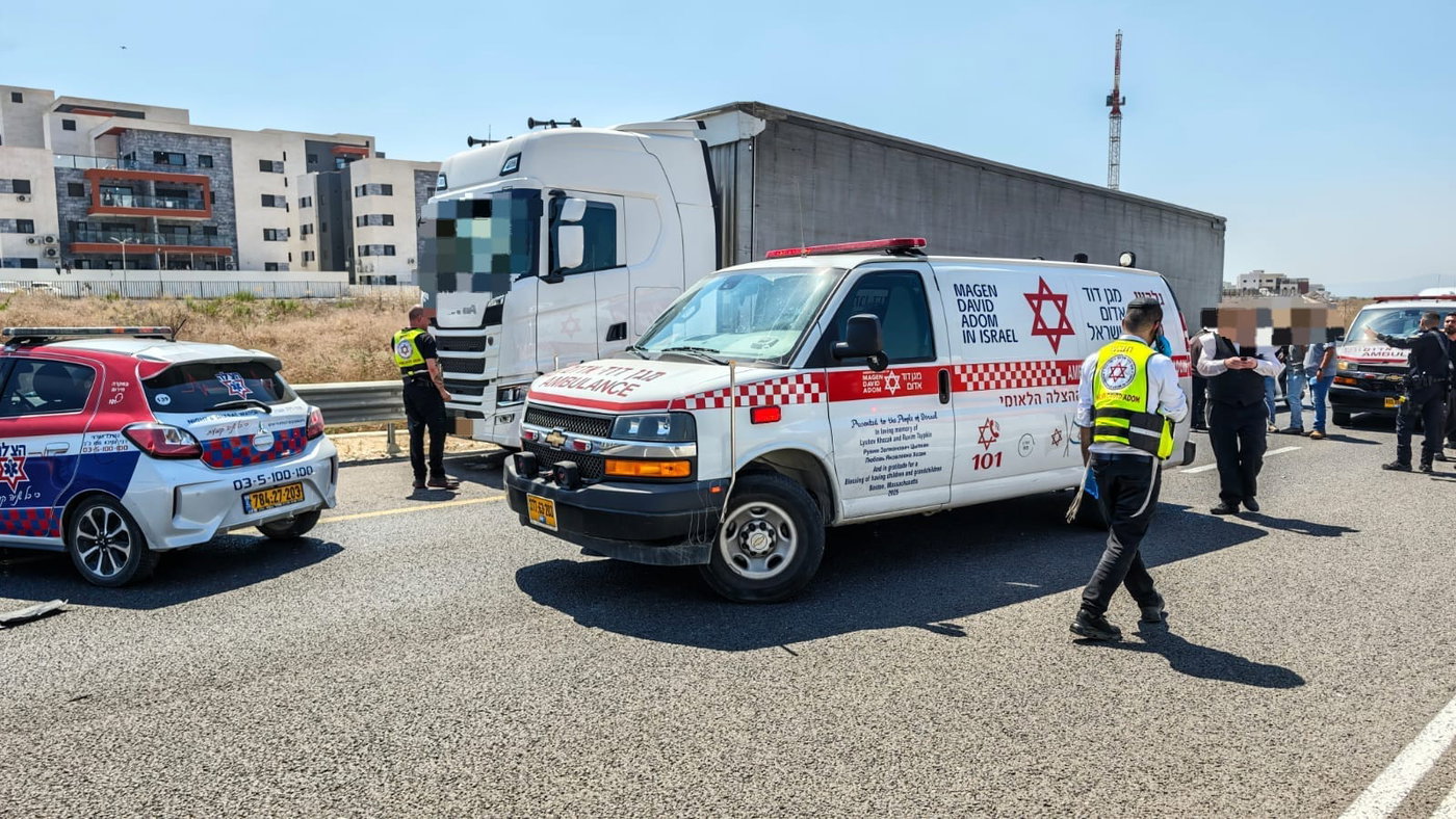 טרגדיה נוראית במרכז: ירד להחליף פנצ'ר בשולי הכביש וסיים את חייו