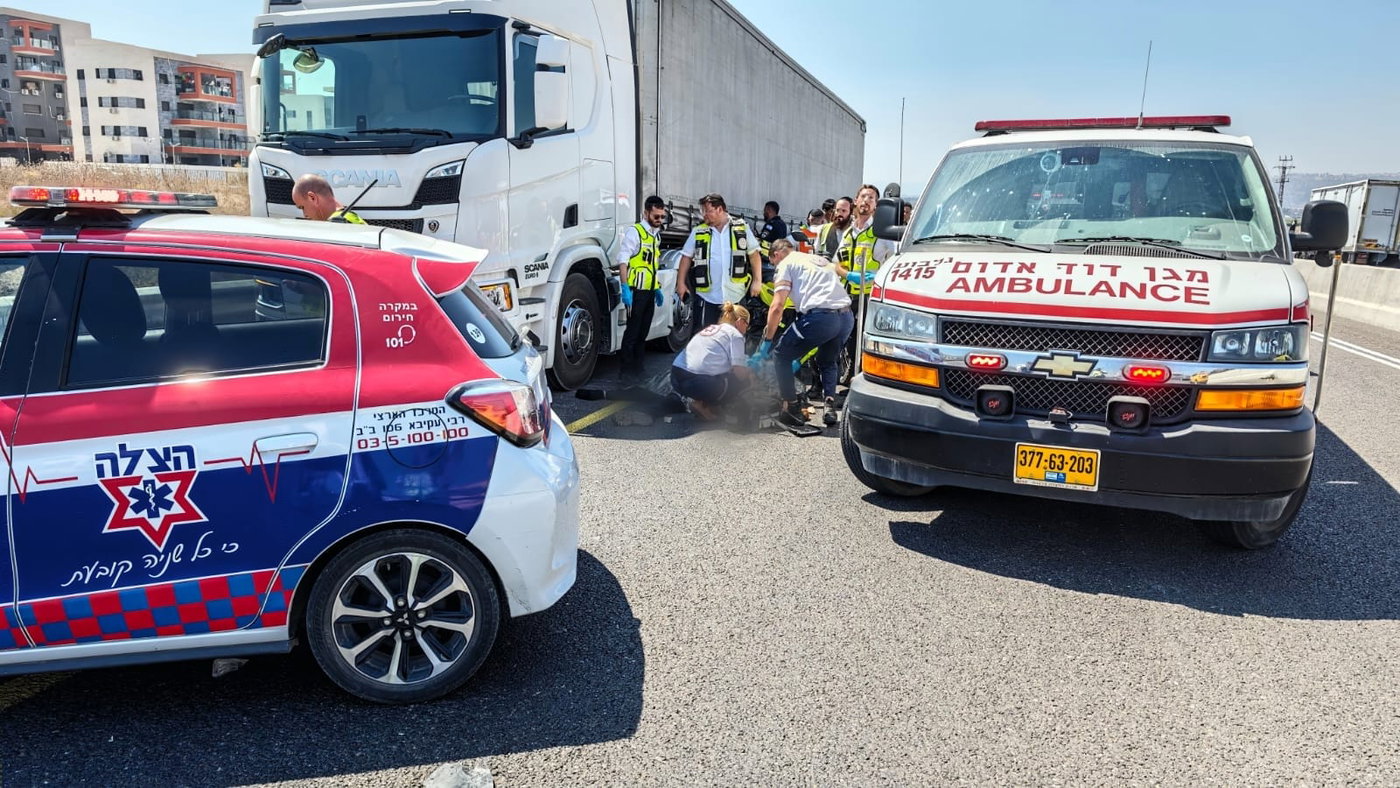 טרגדיה נוראית במרכז: ירד להחליף פנצ'ר בשולי הכביש וסיים את חייו