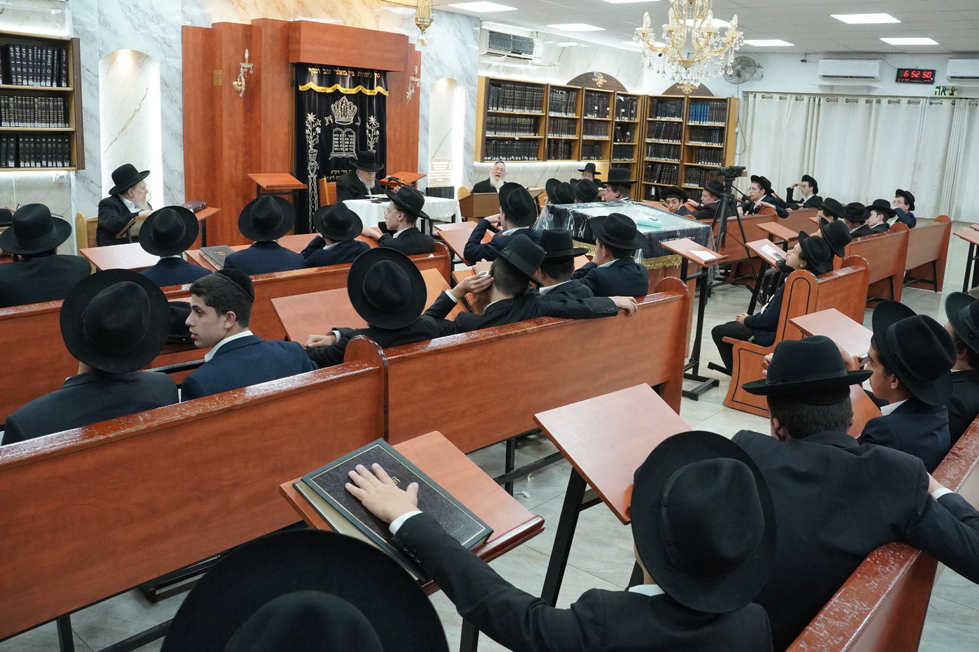 הגר"י אזרחי ב'זכרון מאיר'