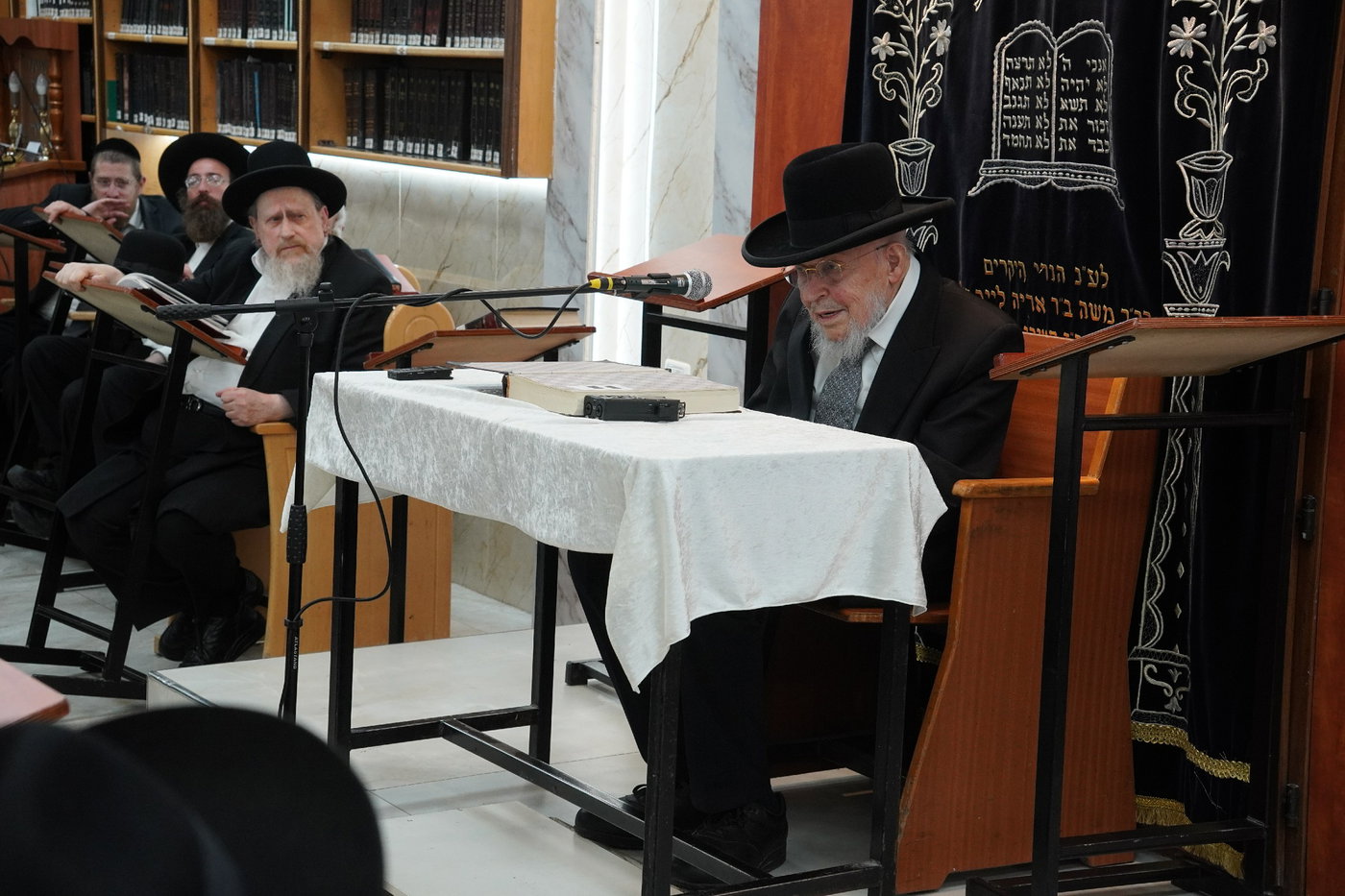 הגר"י אזרחי ב'זכרון מאיר'