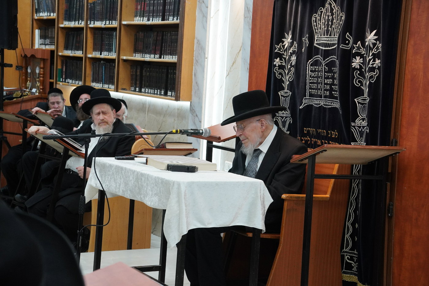 הגר"י אזרחי ב'זכרון מאיר'