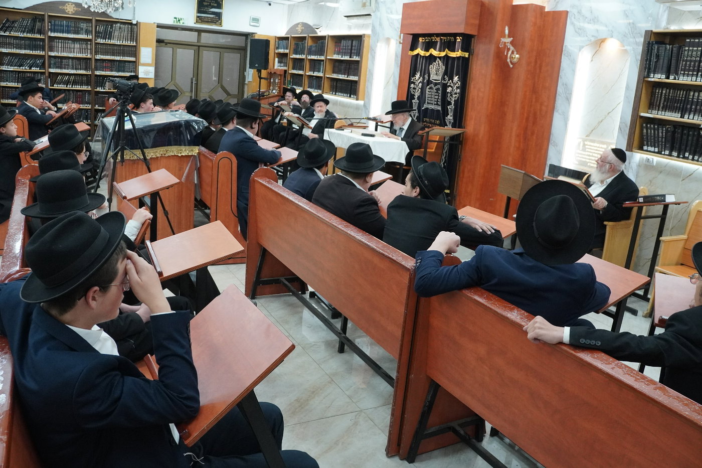 הגר"י אזרחי ב'זכרון מאיר'