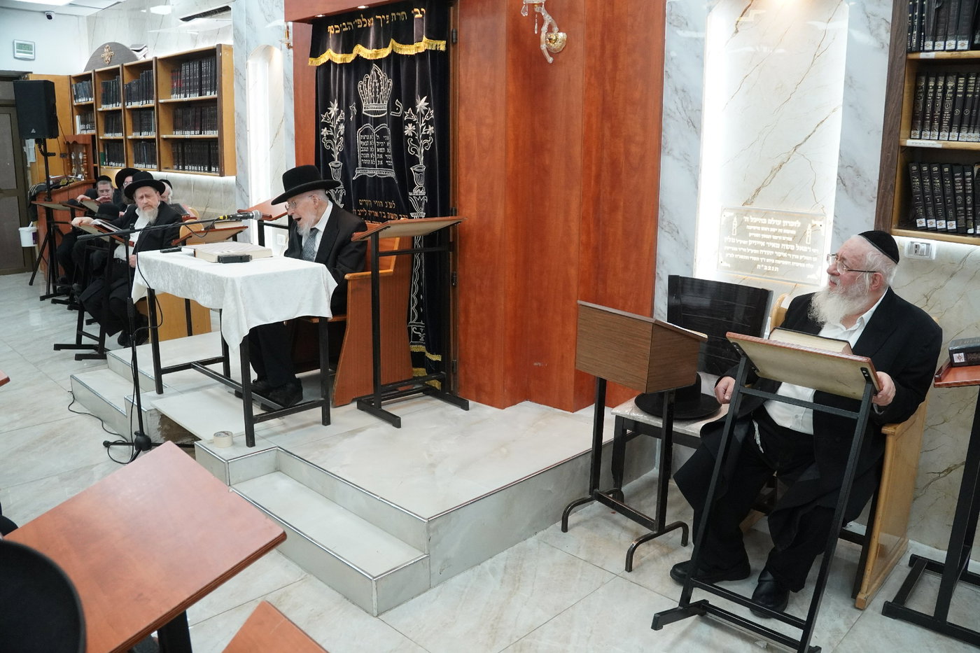 הגר"י אזרחי ב'זכרון מאיר'