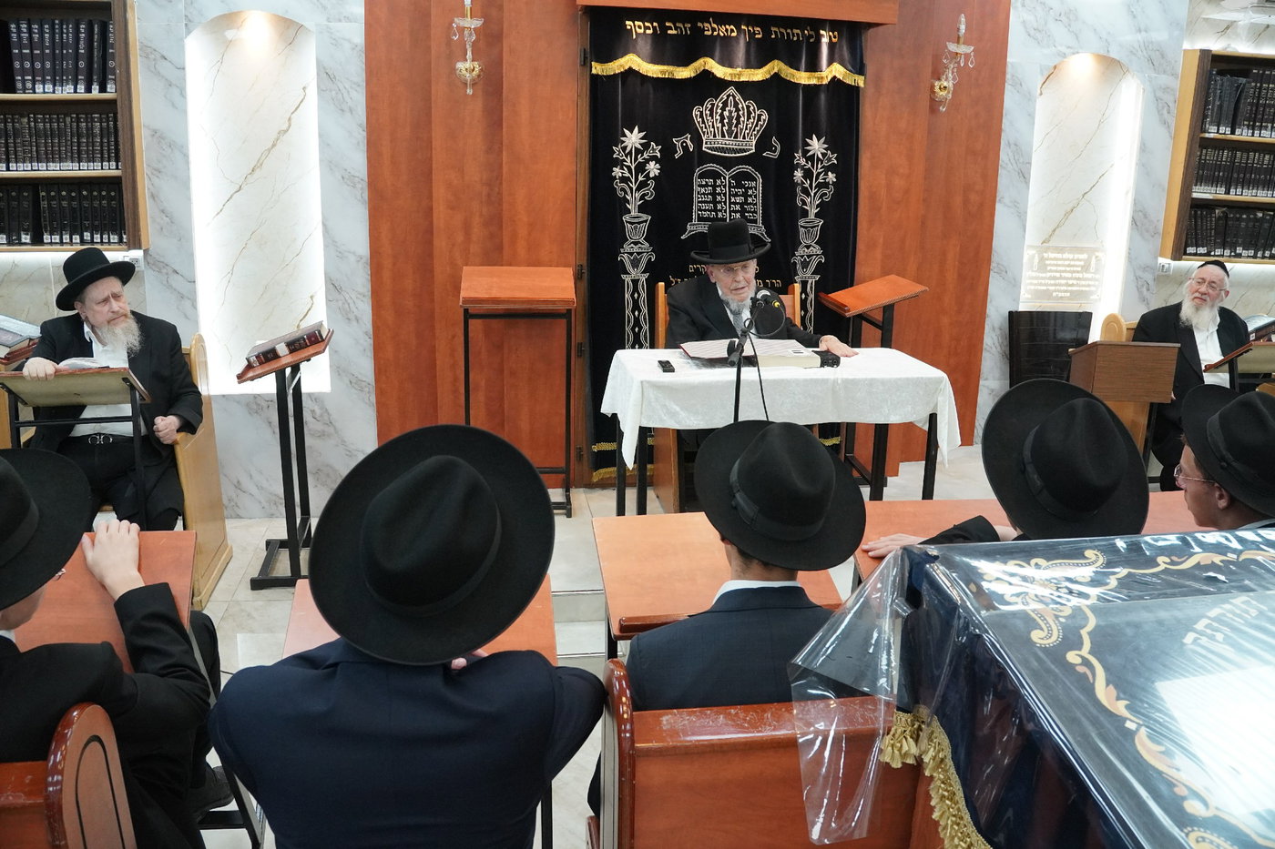 הגר"י אזרחי ב'זכרון מאיר'