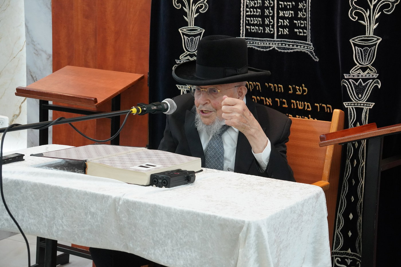 הגר"י אזרחי ב'זכרון מאיר'