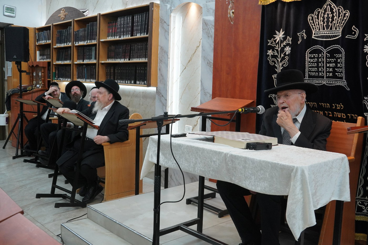 הגר"י אזרחי ב'זכרון מאיר'