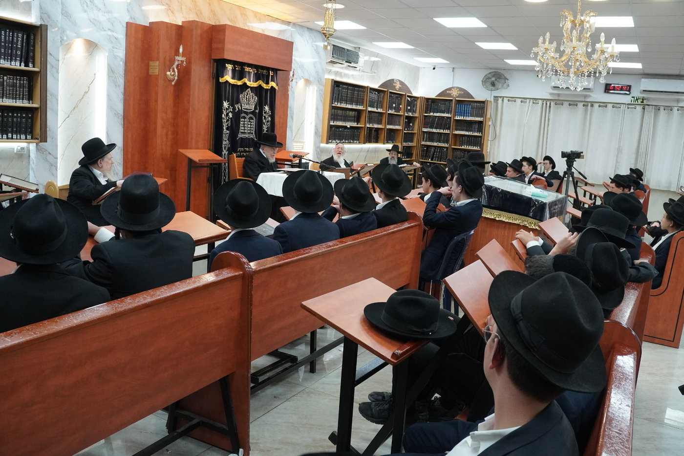 הגר"י אזרחי ב'זכרון מאיר'