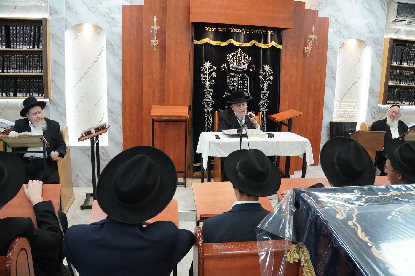 הגר"י אזרחי ב'זכרון מאיר'