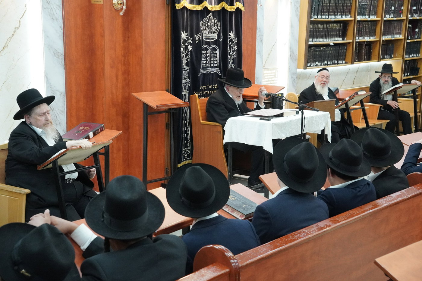 הגר"י אזרחי ב'זכרון מאיר'