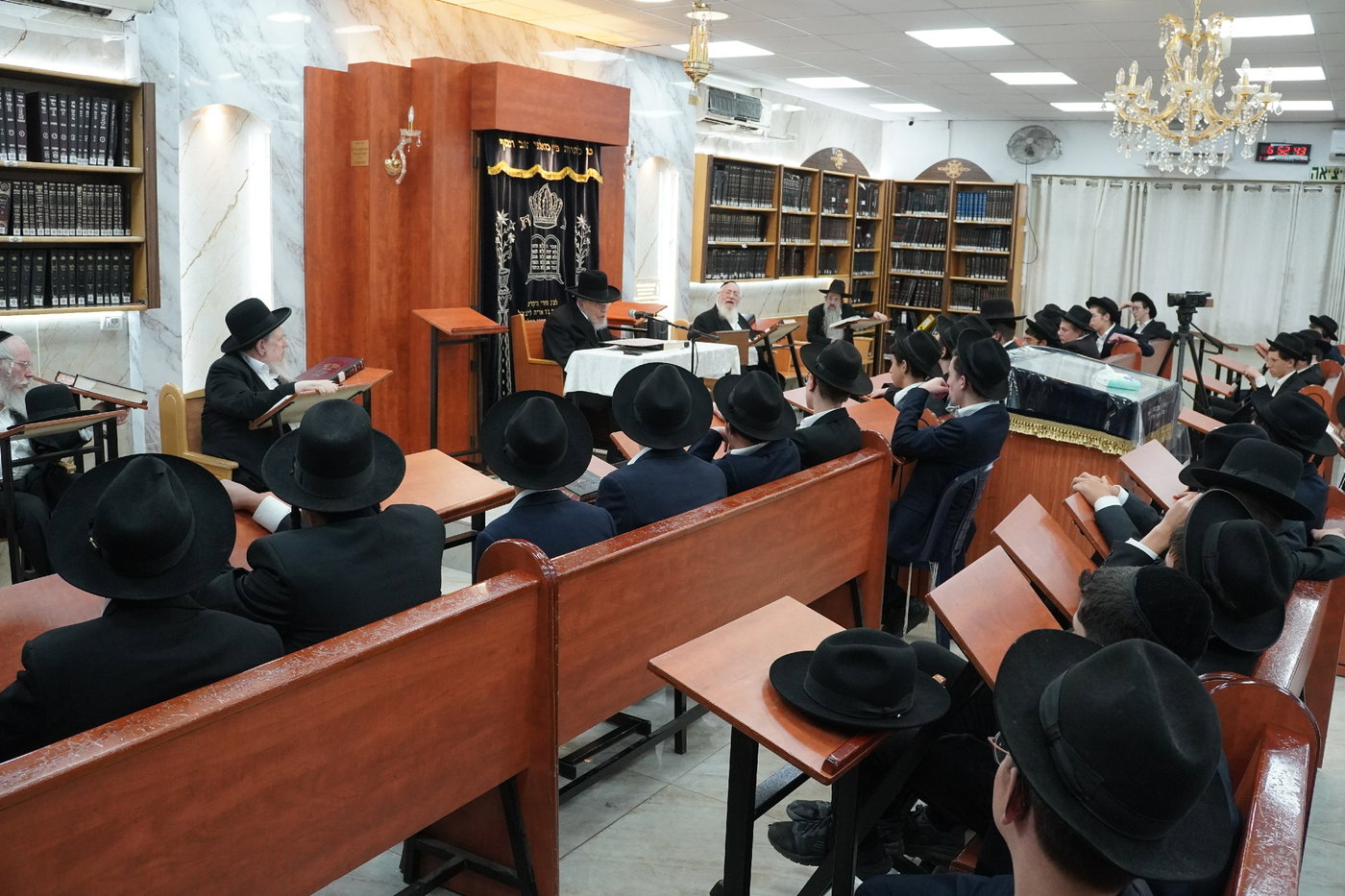 הגר"י אזרחי ב'זכרון מאיר'