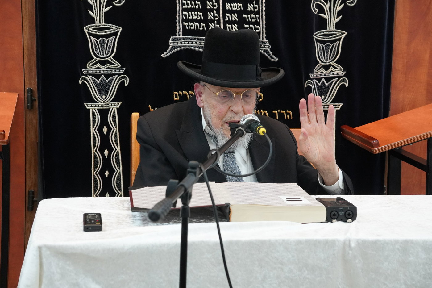 הגר"י אזרחי ב'זכרון מאיר'