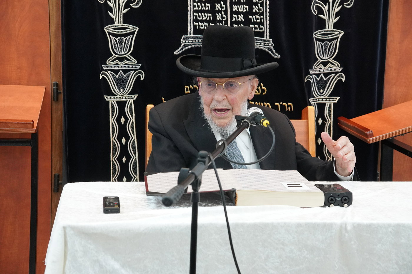 הגר"י אזרחי ב'זכרון מאיר'