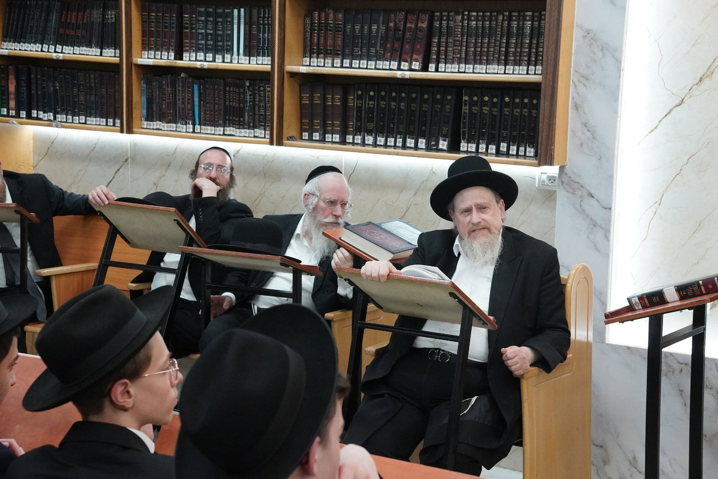 הגר"י אזרחי ב'זכרון מאיר'