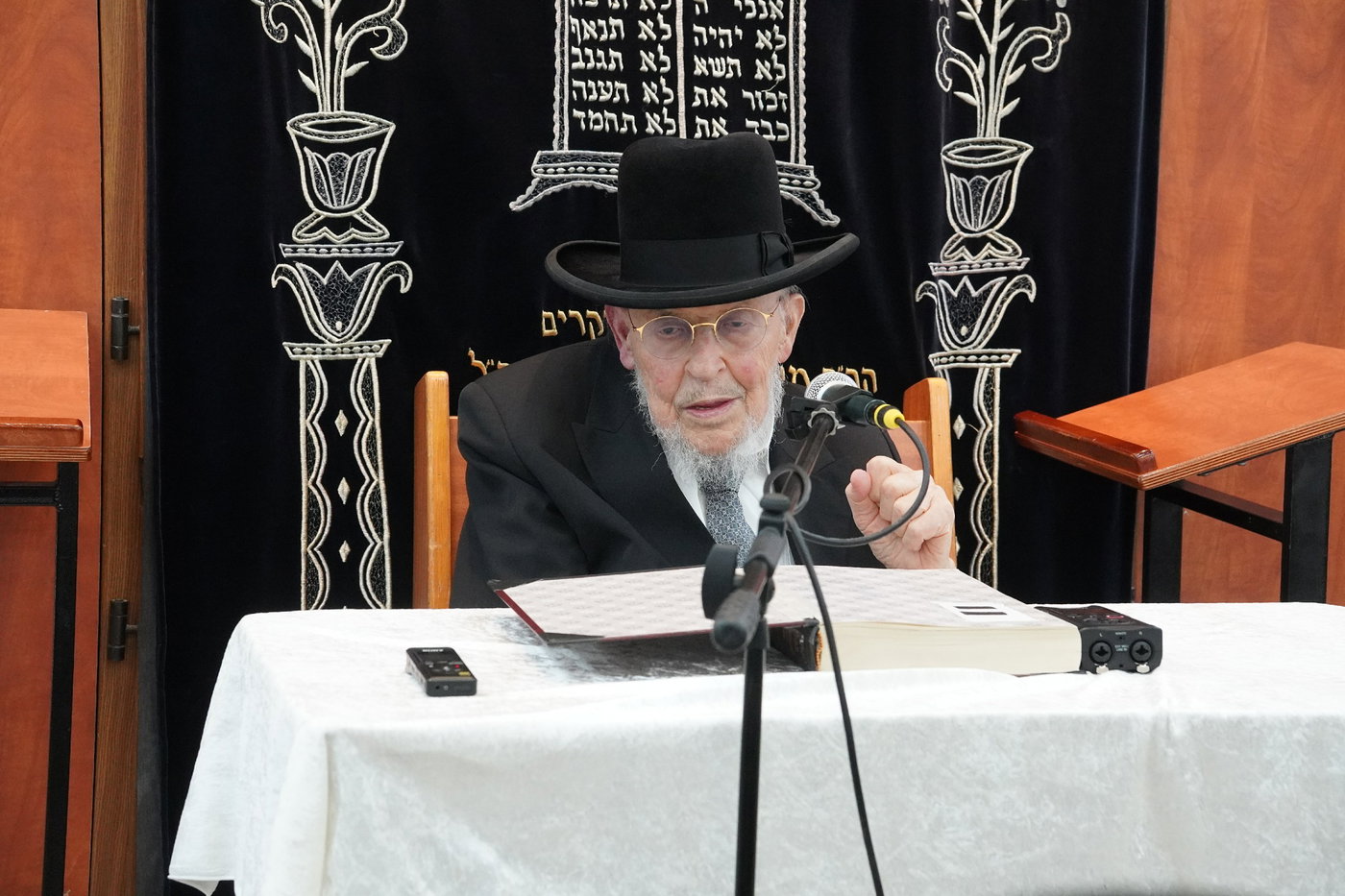 הגר"י אזרחי ב'זכרון מאיר'