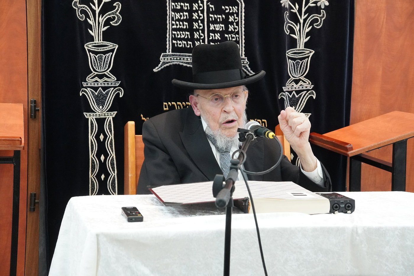 הגר"י אזרחי ב'זכרון מאיר'
