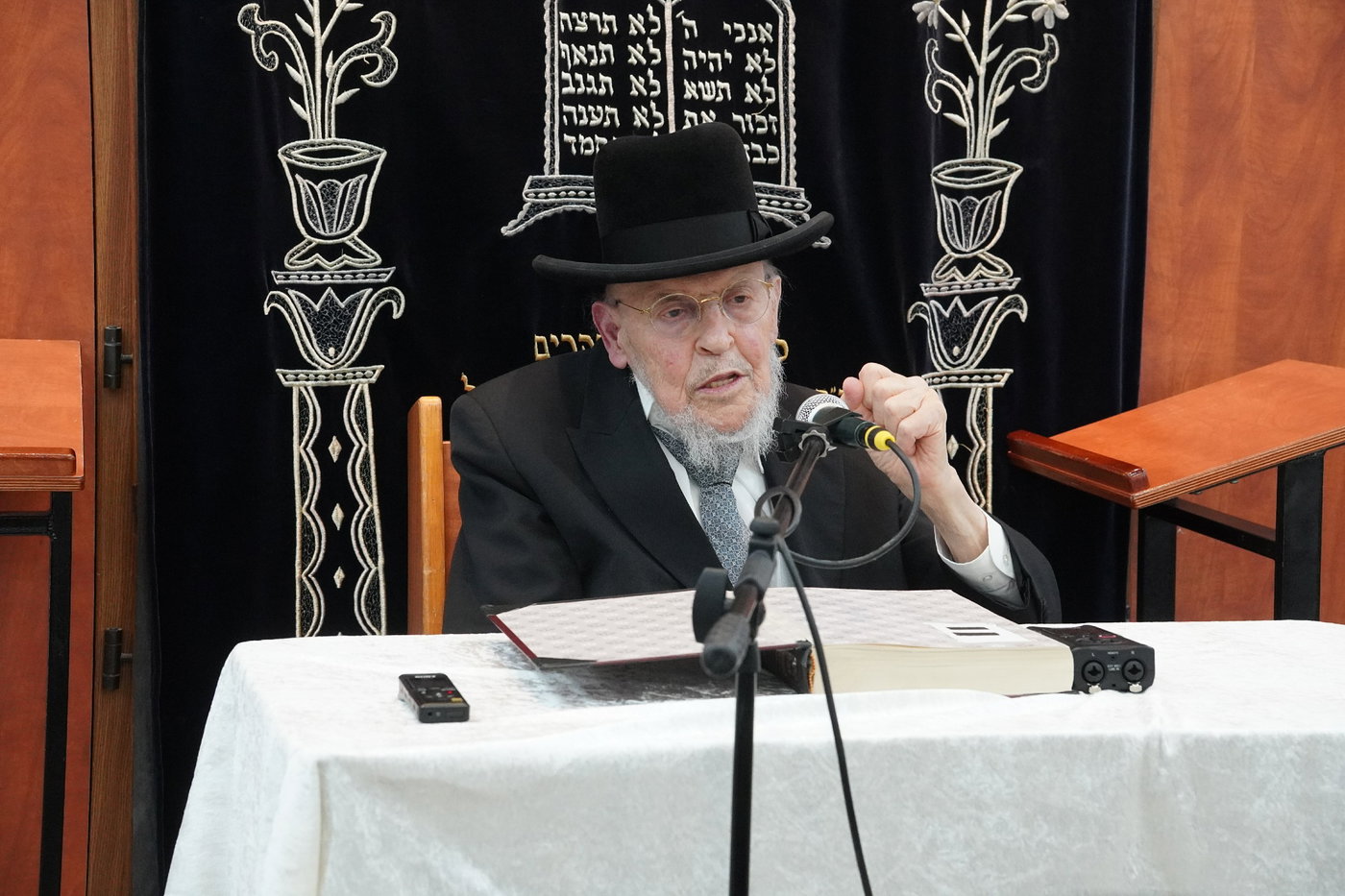 הגר"י אזרחי ב'זכרון מאיר'
