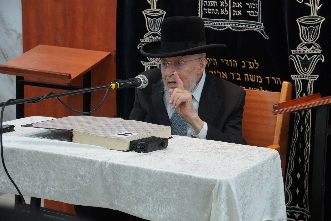 הגר"י אזרחי ב'זכרון מאיר'