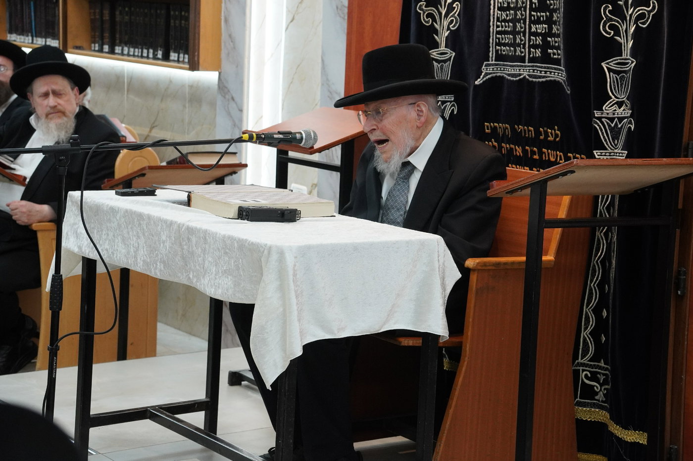 הגר"י אזרחי ב'זכרון מאיר'
