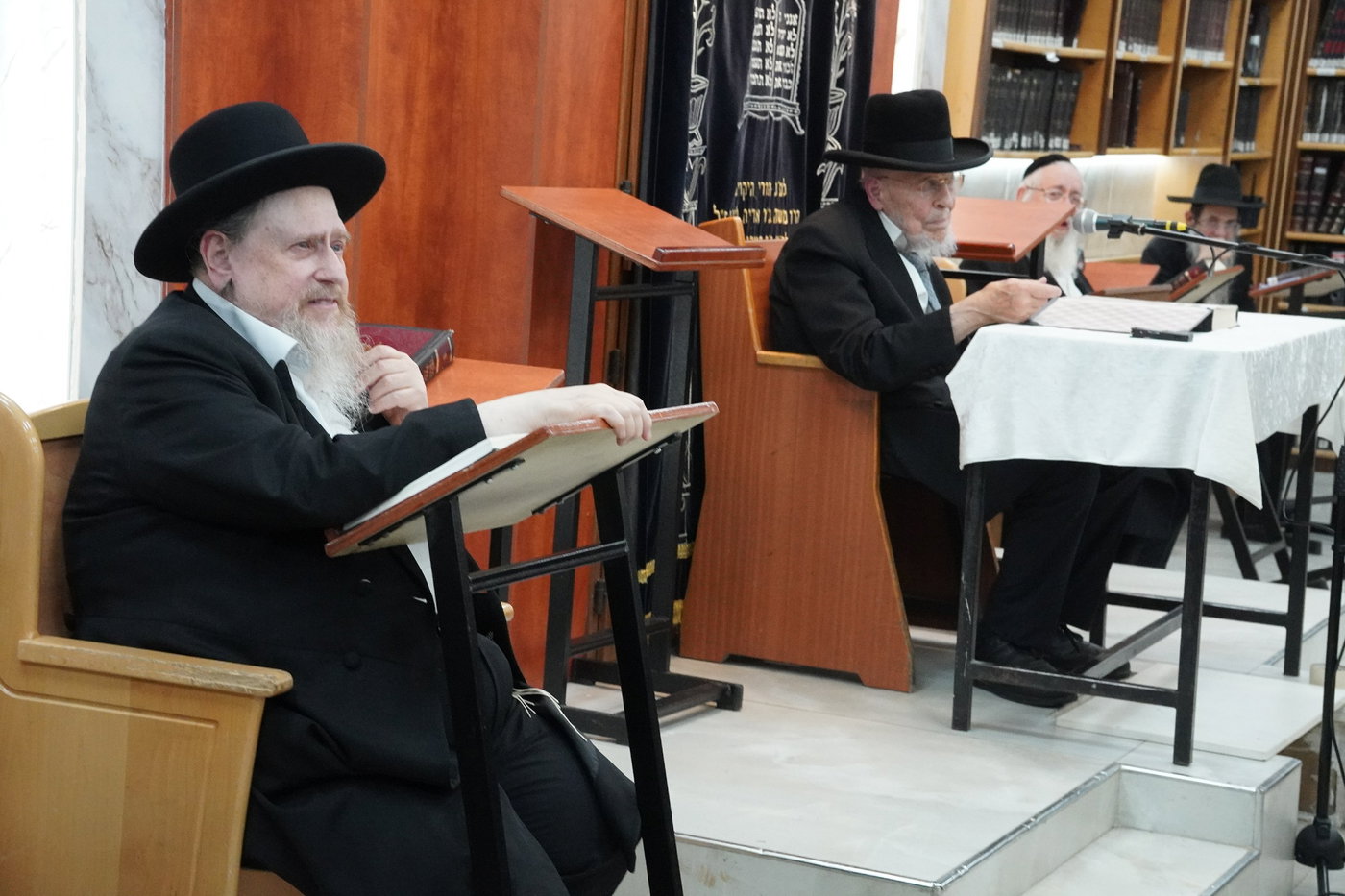 הגר"י אזרחי ב'זכרון מאיר'